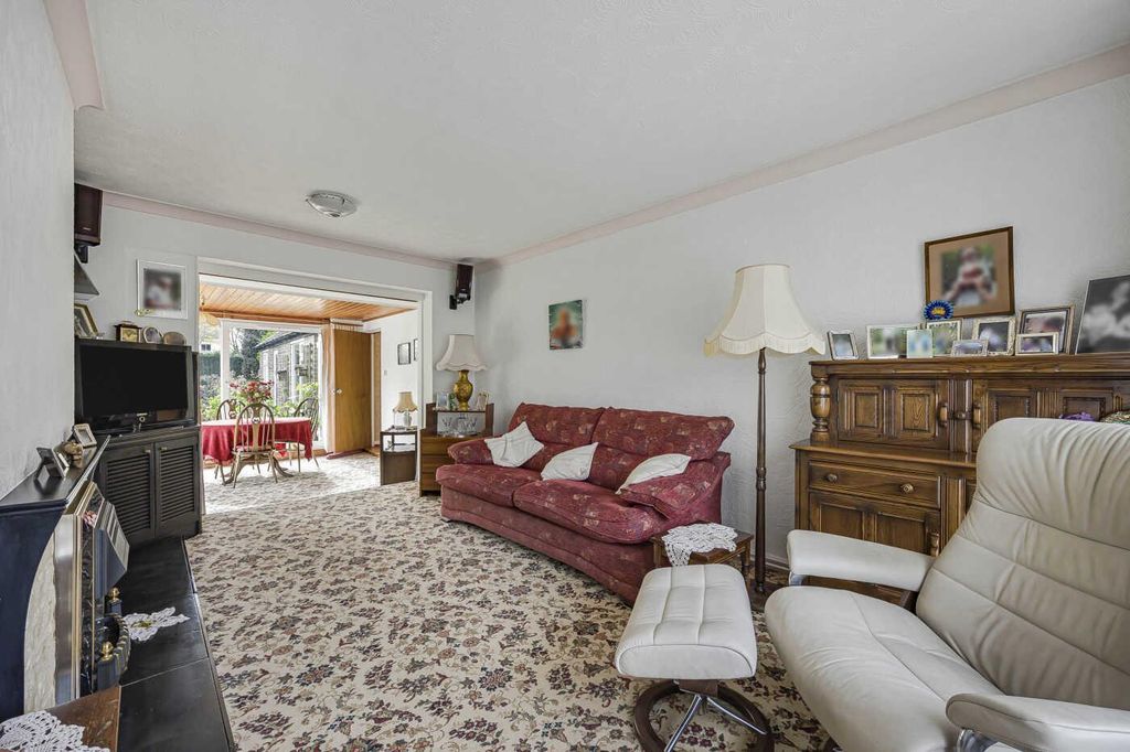 Property photo 3 of 23 Sitting Room