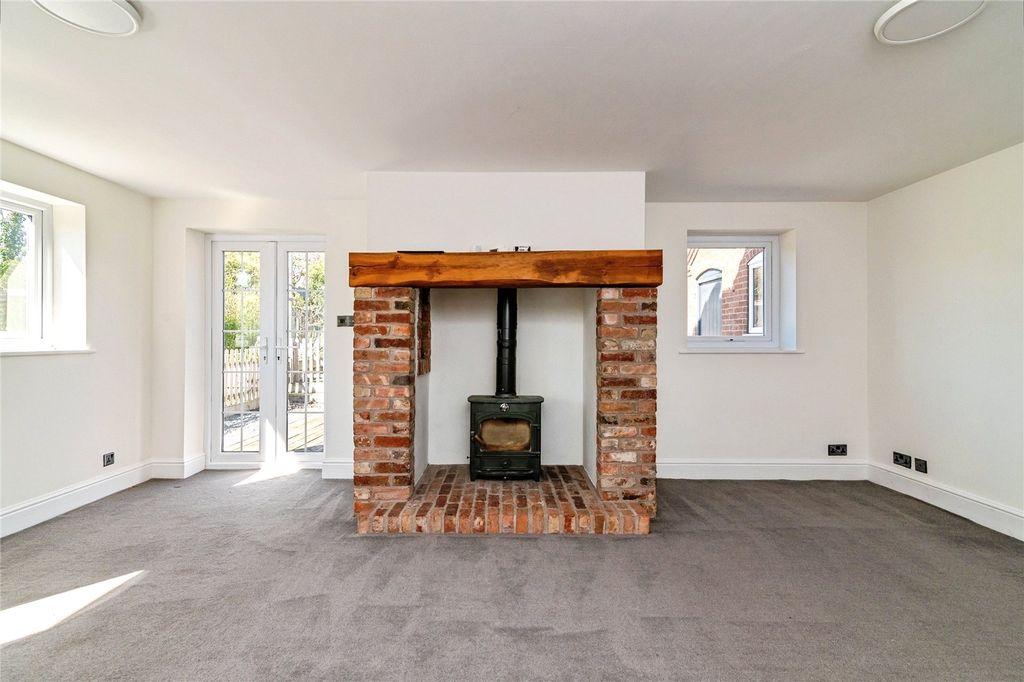 Property photo 2 of 34 Picture No. 81