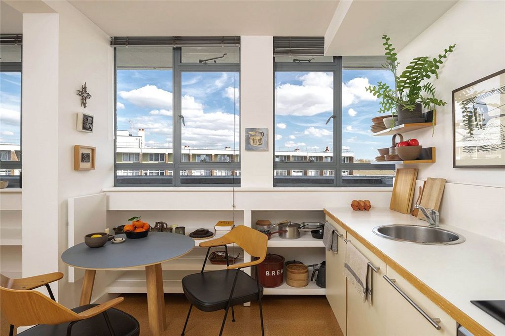 Property photo 3 of 12 Keeling House, E2