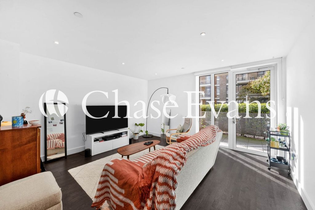 Property photo 1 of 18 Living Area