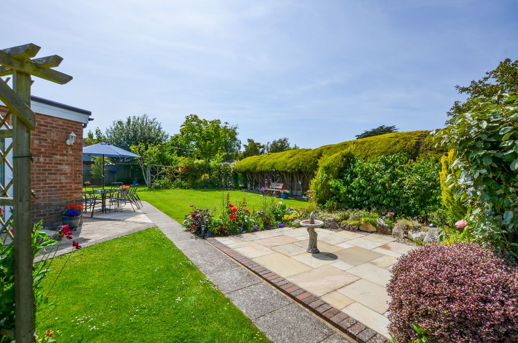 Property photo 2 of 29