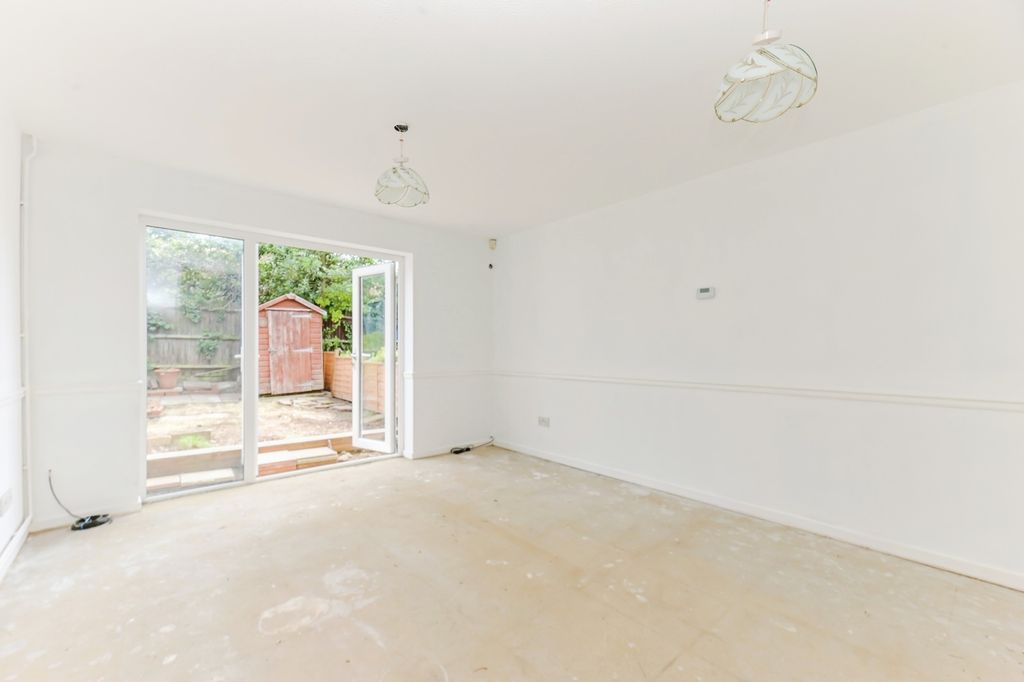 Property photo 2 of 11 Living Room