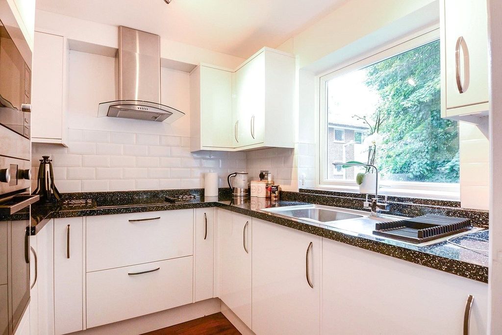 Property photo 2 of 8 Kitchen