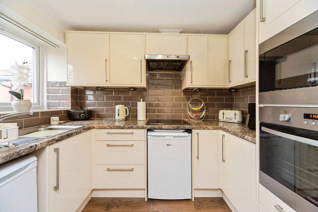 Property photo 3 of 16 Pbox-Img.Jpg