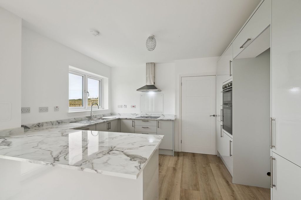 Property photo 3 of 30 Kitchen