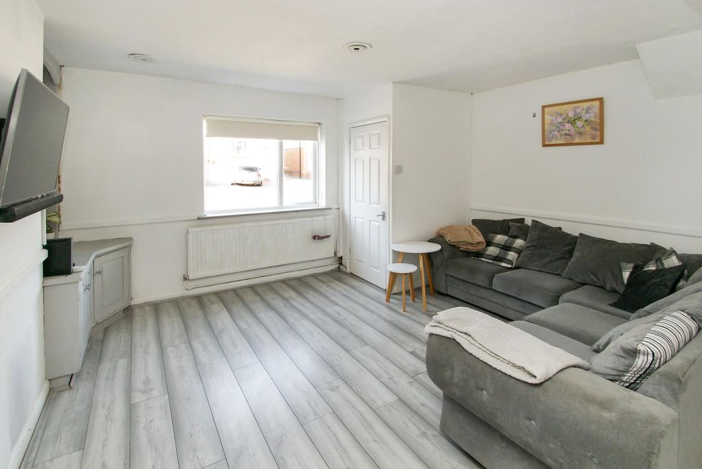 Property photo 2 of 10 2025-09-25 12.42.31.Jpg