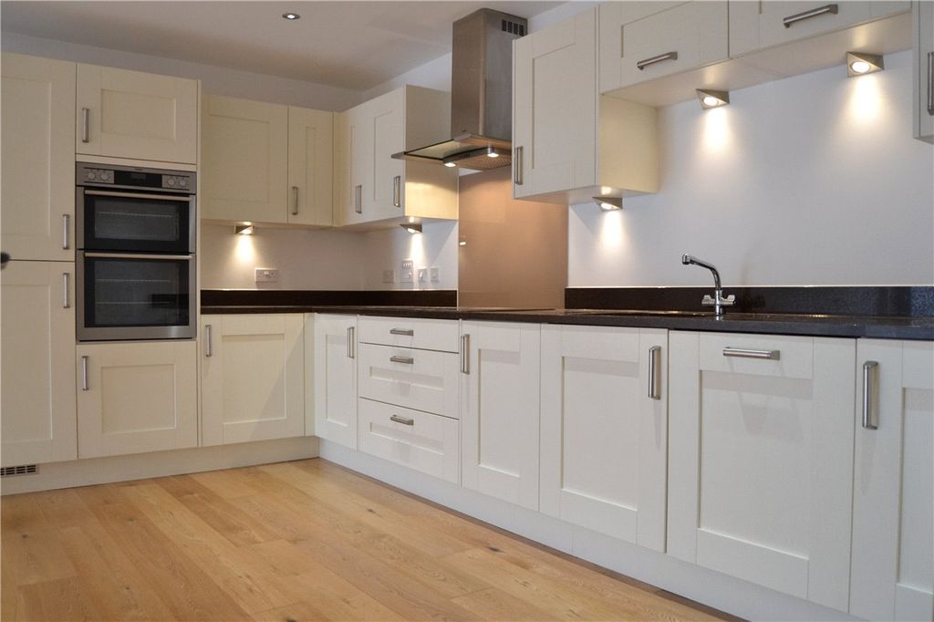 Property photo 2 of 7 Kitchen