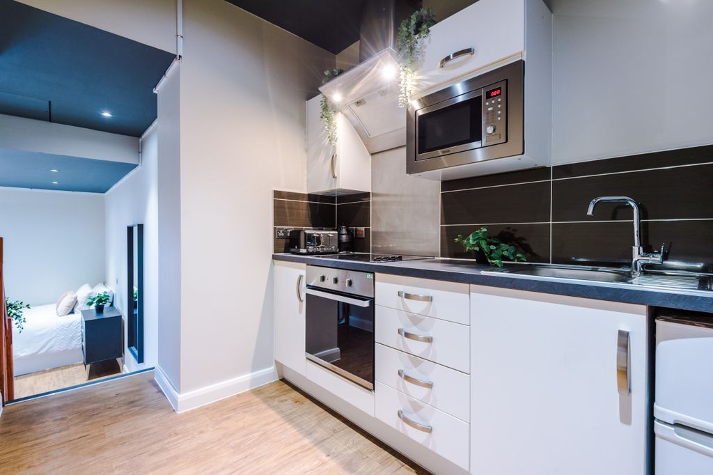 Property photo 2 of 14 Flat 11, Unw, 10