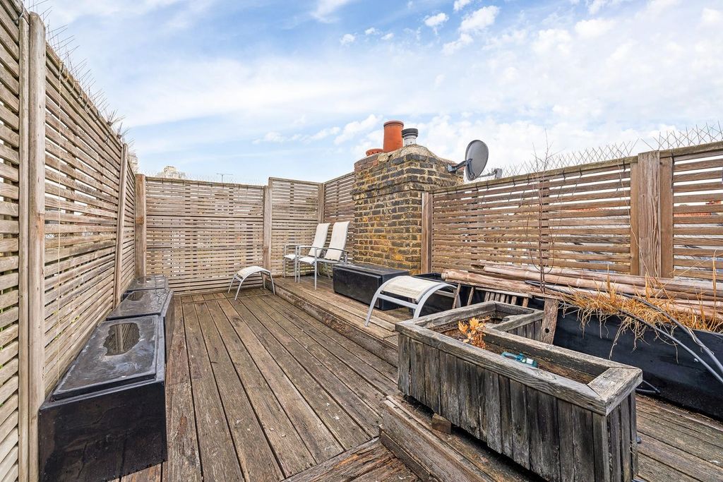 Property photo 3 of 16 Roof Terrace.Jpg