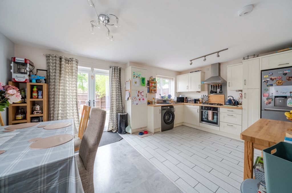 Property photo 3 of 20 1289976-13-6825Ba38134Fa-Arw