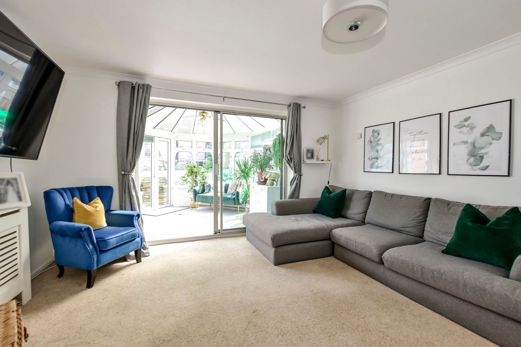 Property photo 2 of 26