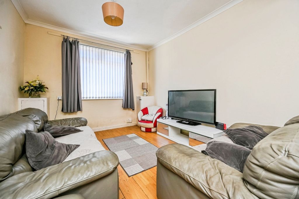 Property photo 3 of 17 Photo