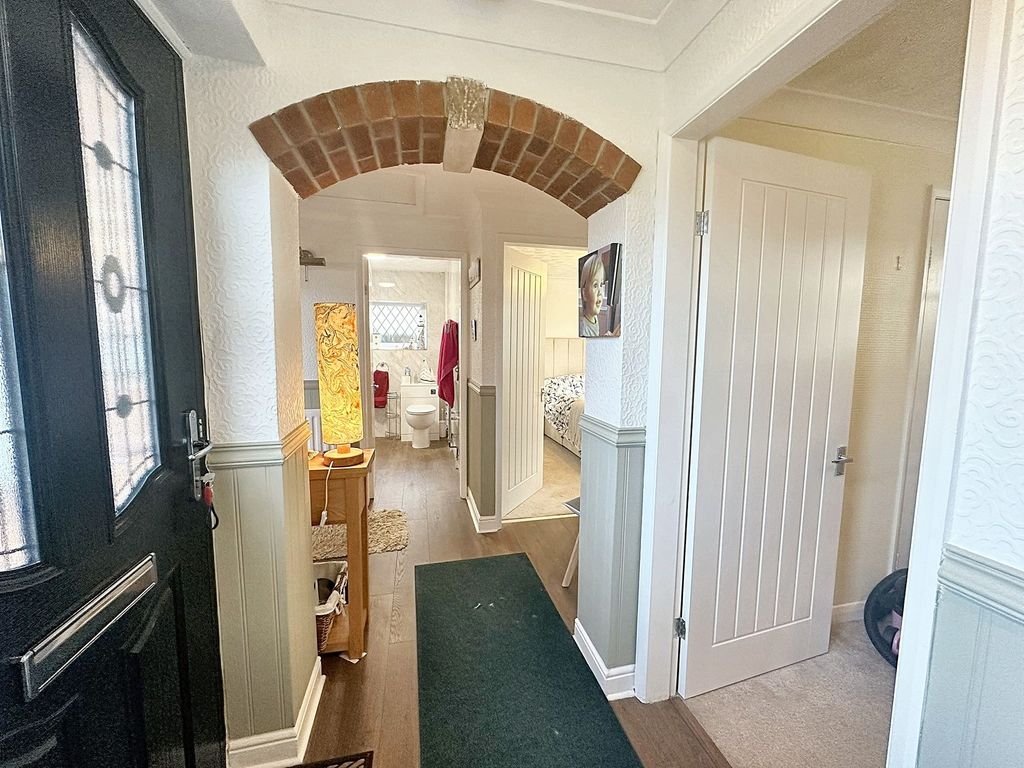 Property photo 2 of 10 Hall