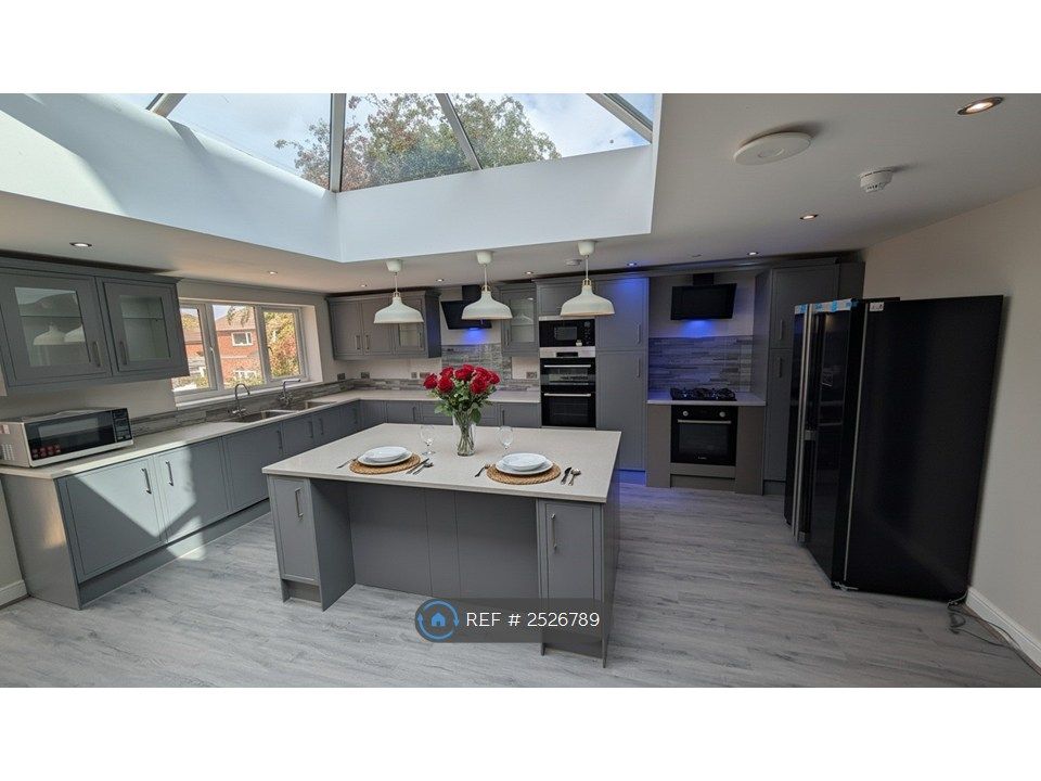 Property photo 3 of 8 Communal Kitchen