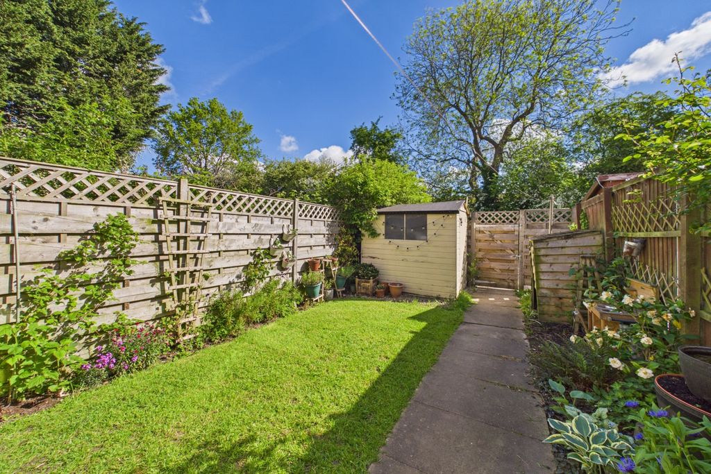 Property photo 3 of 16 Cam02279G0-Pr0095-Still003