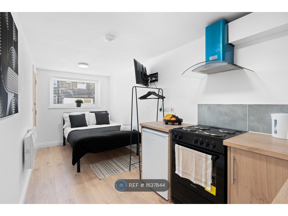 Property photo 1 of 29 8B Room 2