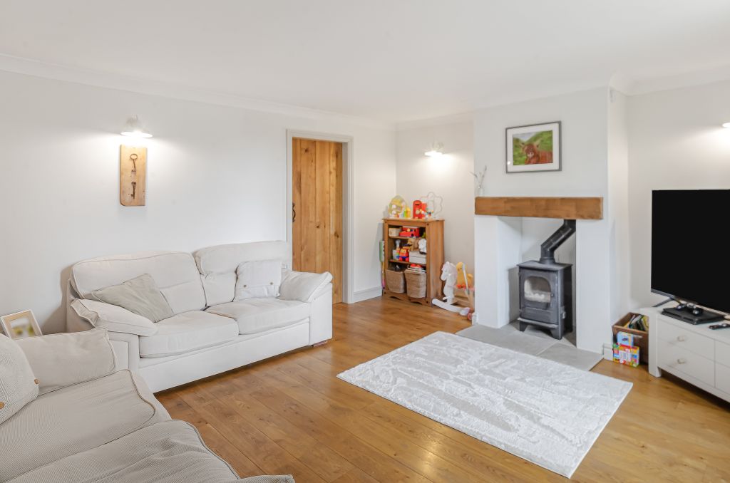 Property photo 2 of 24 Advert-110