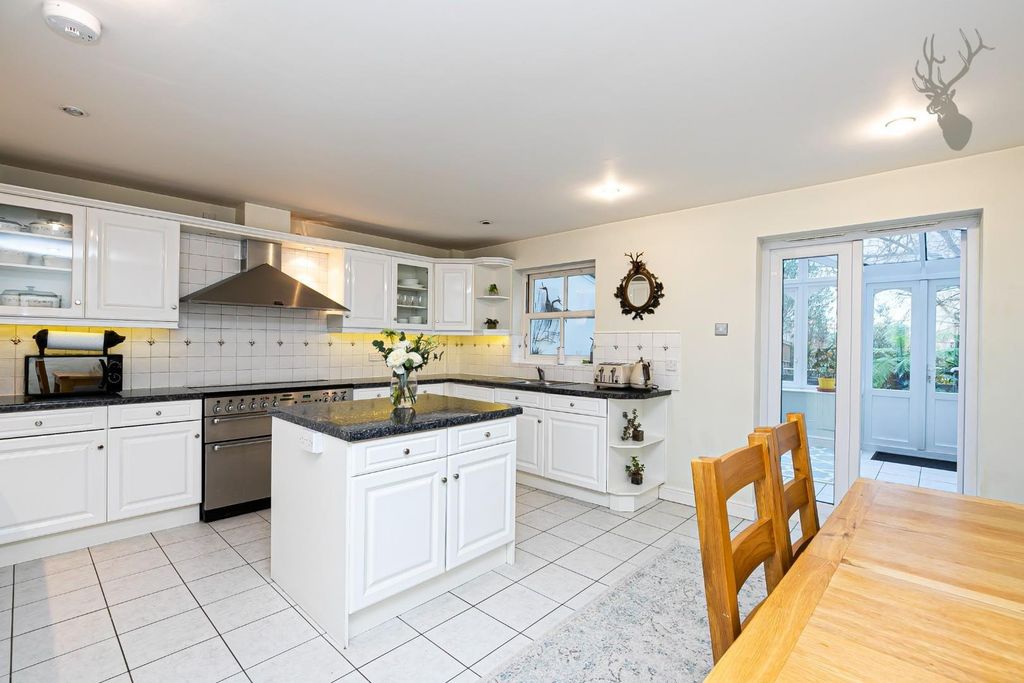 Property photo 2 of 25