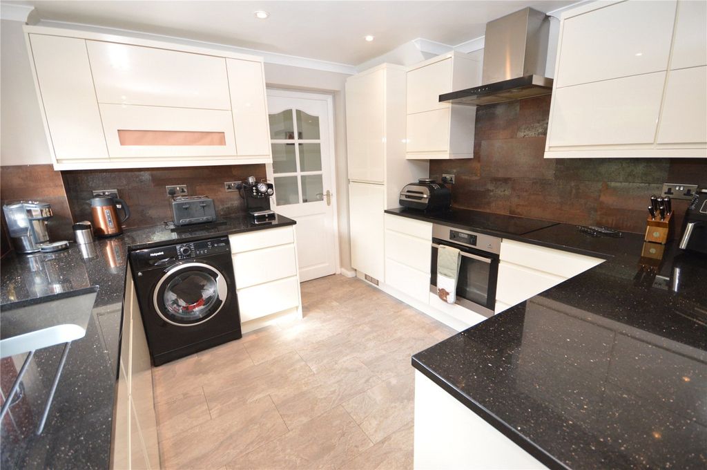 Property photo 2 of 16 Picture No. 12
