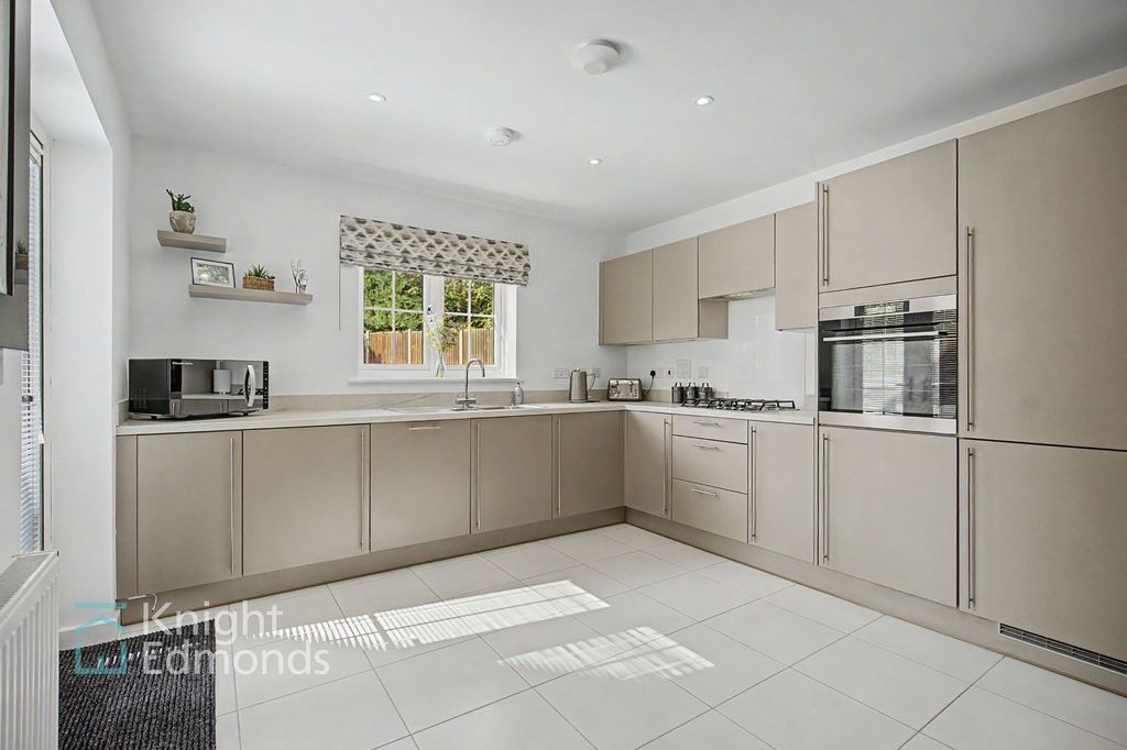 Property photo 3 of 25 Kitchen