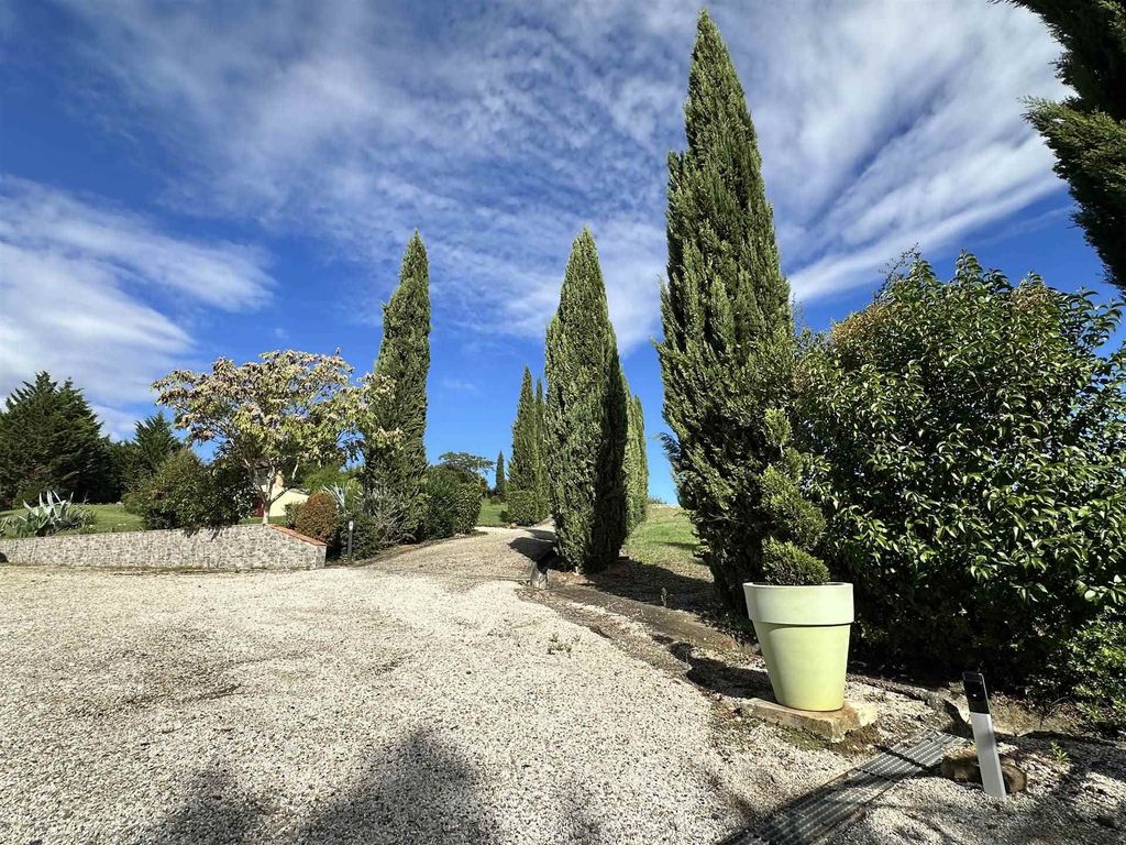 Property photo 2 of 30