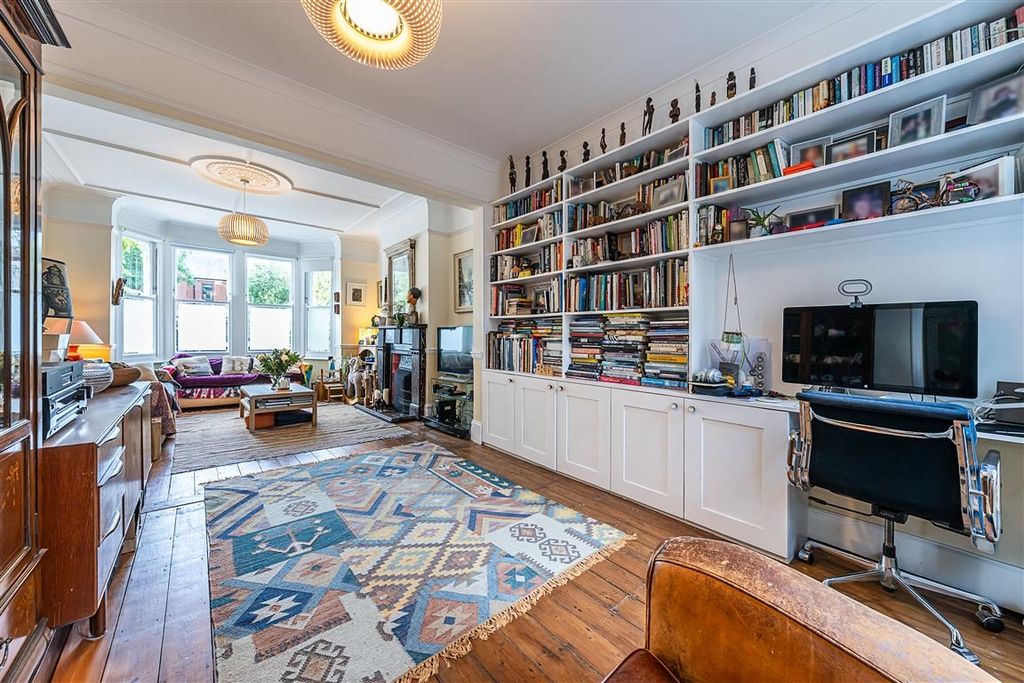 Property photo 3 of 22 13-Salford-Road-2...