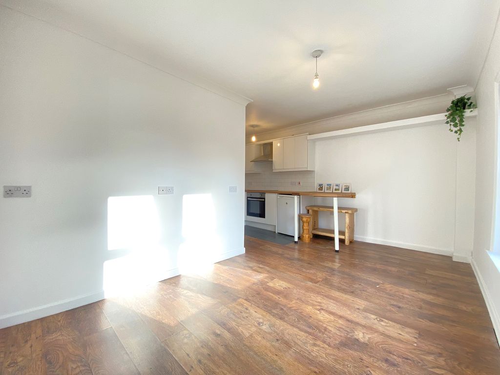 Property photo 3 of 17 6