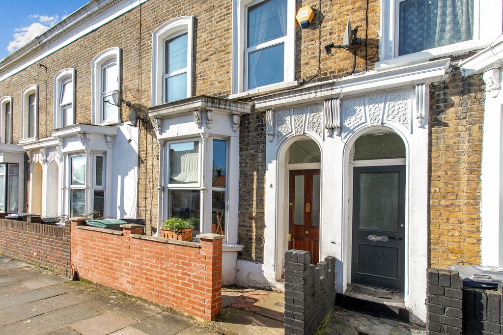 Property photo 2 of 18 1702202516_Wwhrs_4 Denmark Street _N17 0Jl_012