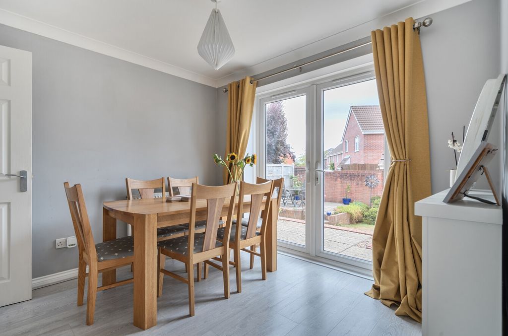 Property photo 3 of 22 1328720-9-688B411...