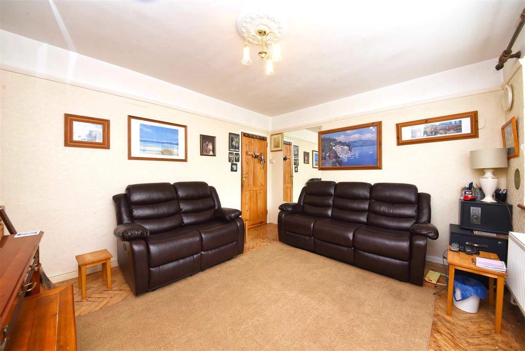 Property photo 3 of 9 263_Alexandra_Rd_Pic_8.Jpg
