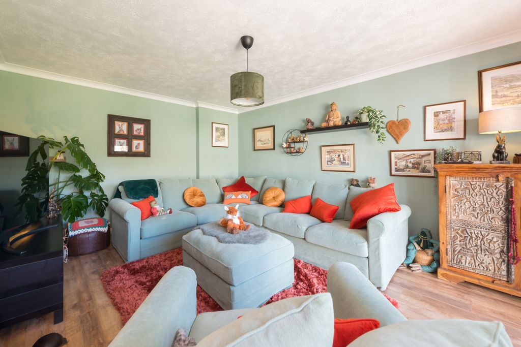 Property photo 3 of 19 Sitting Room