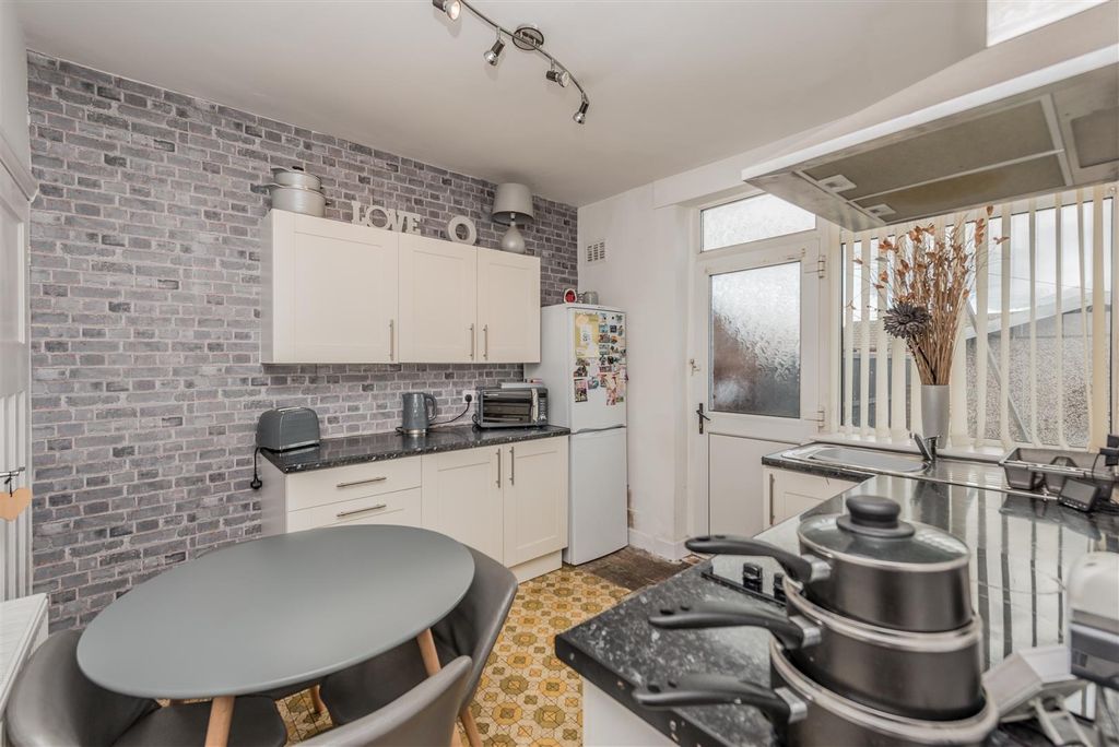 Property photo 3 of 19 Fitted Dining Kitchen: