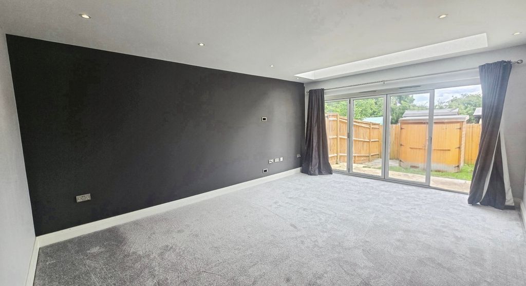 Property photo 2 of 11 Pbox-Img.Jpg
