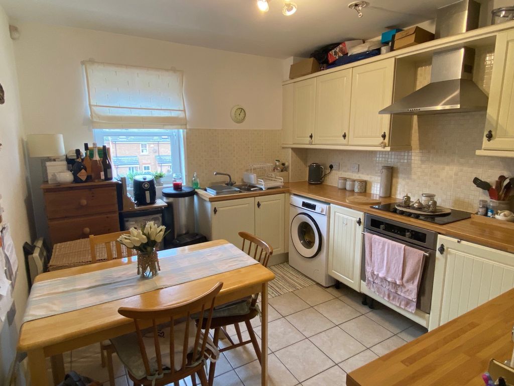 Property photo 3 of 7 Kitchen