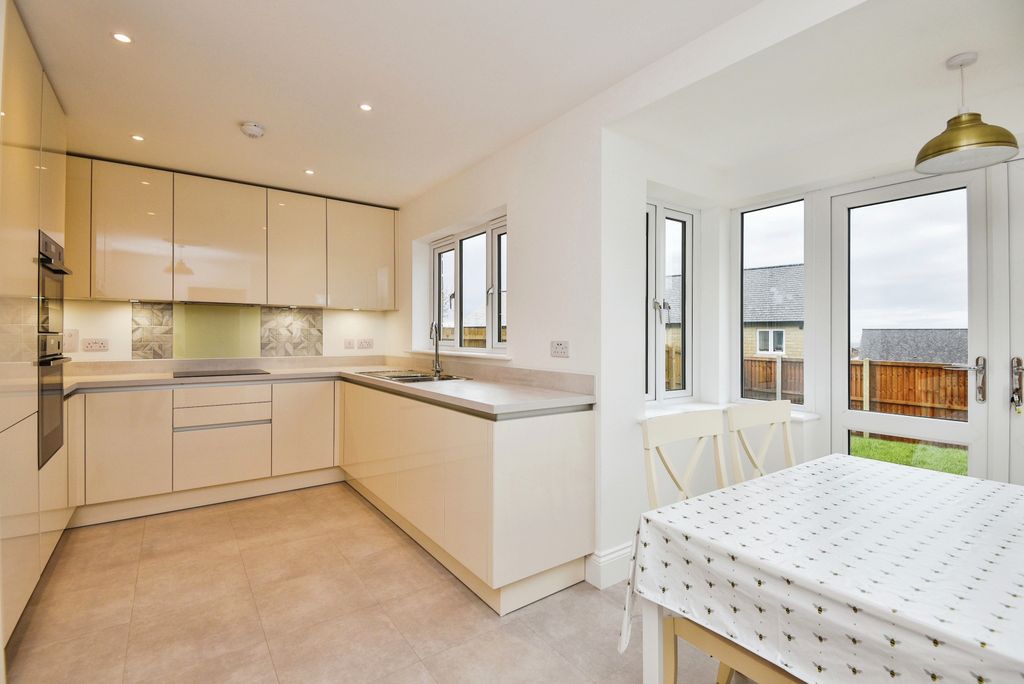 Property photo 3 of 15 Kitchen Diner