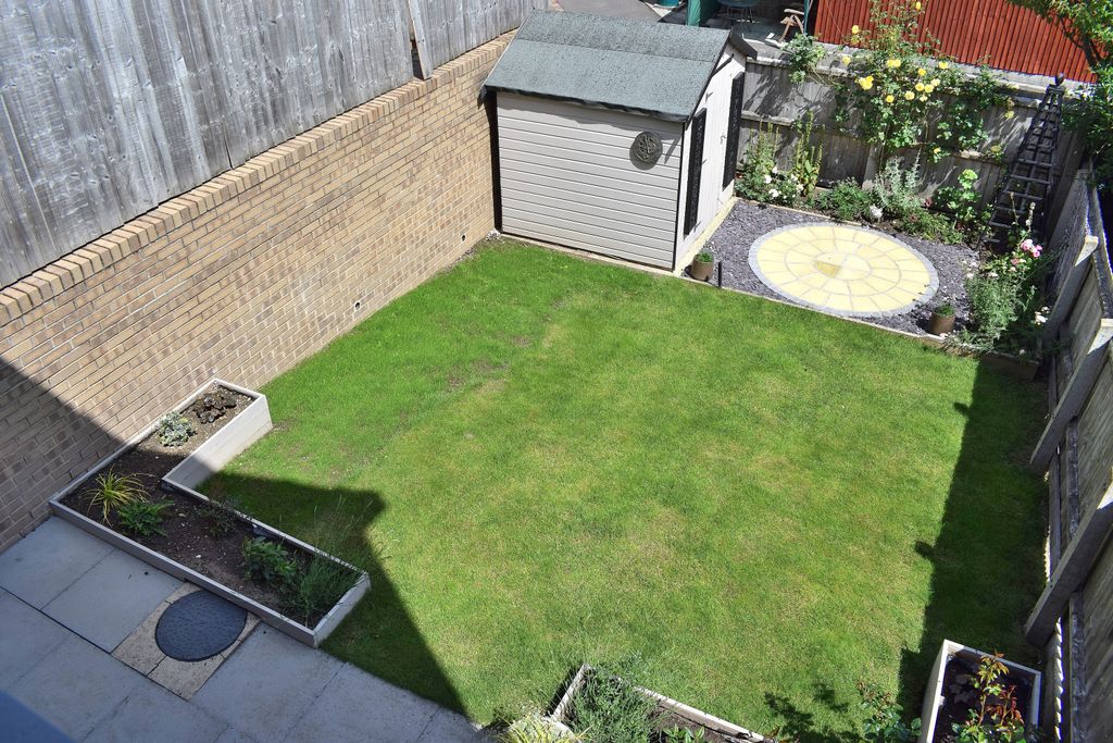 Property photo 2 of 20