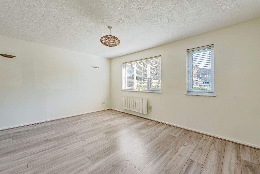 Property photo 3 of 8