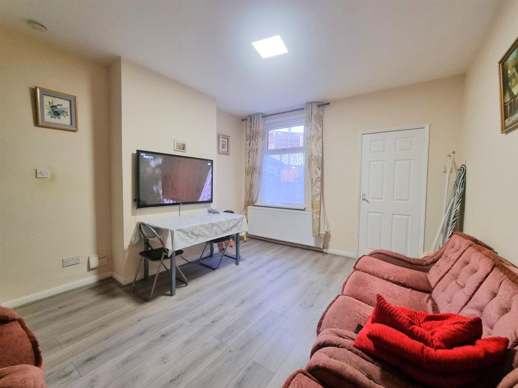 Property photo 3 of 9 Dining Room