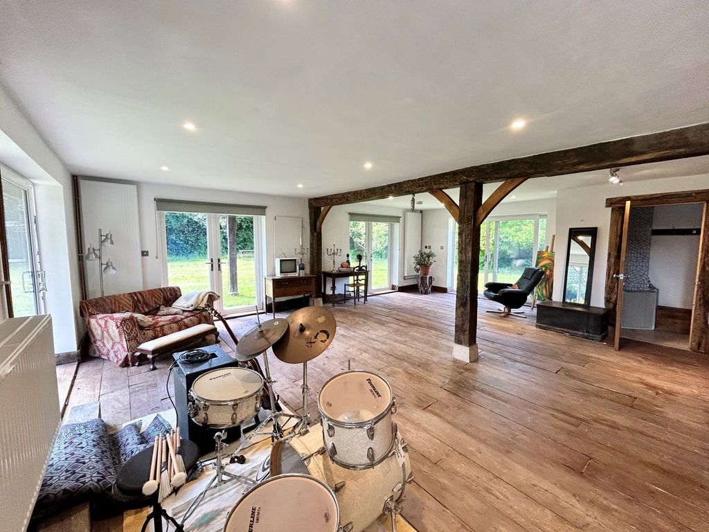 Property photo 3 of 35
