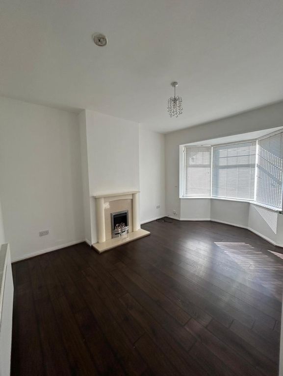 Property photo 3 of 13 Lounge