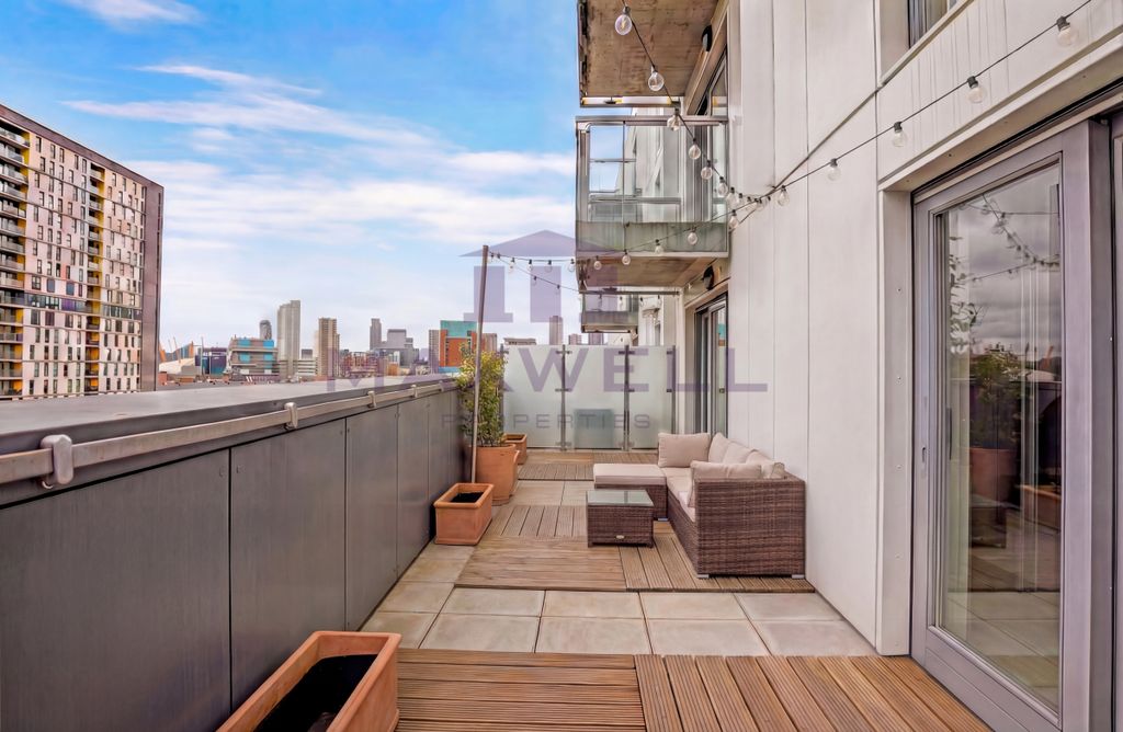 Property photo 1 of 8 For Sale - 1 Bed In London, E14