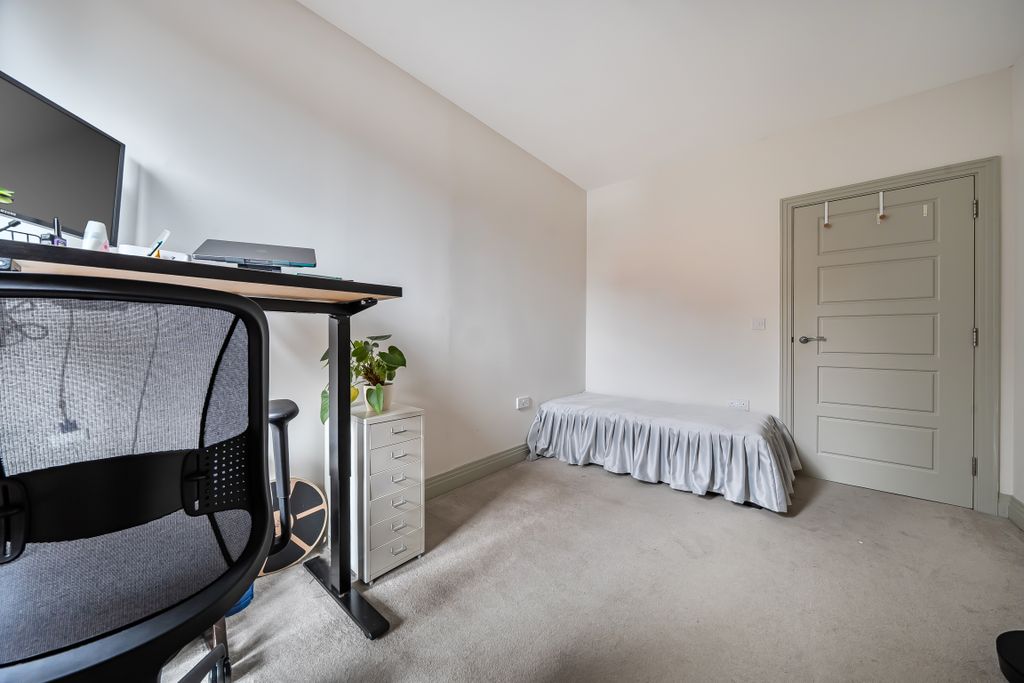 Additional image 10 of 2 bed flat for saleDenzil Road, Guildford GU2