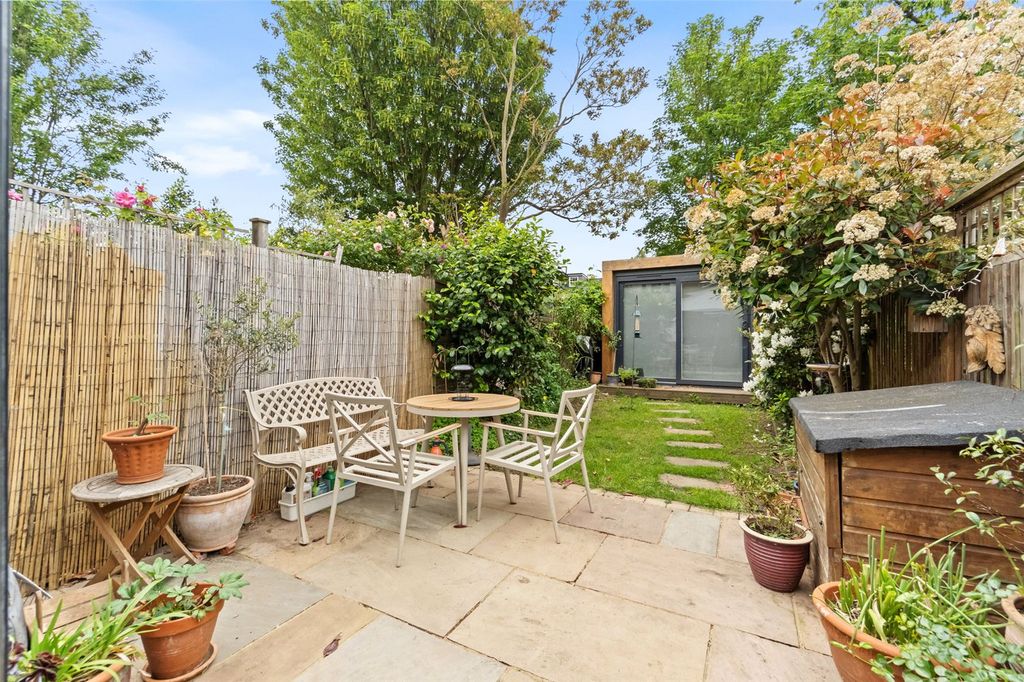 Property photo 2 of 12 Picture No. 16