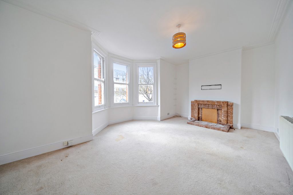 Property photo 2 of 20 1448552-8-69E1F42...