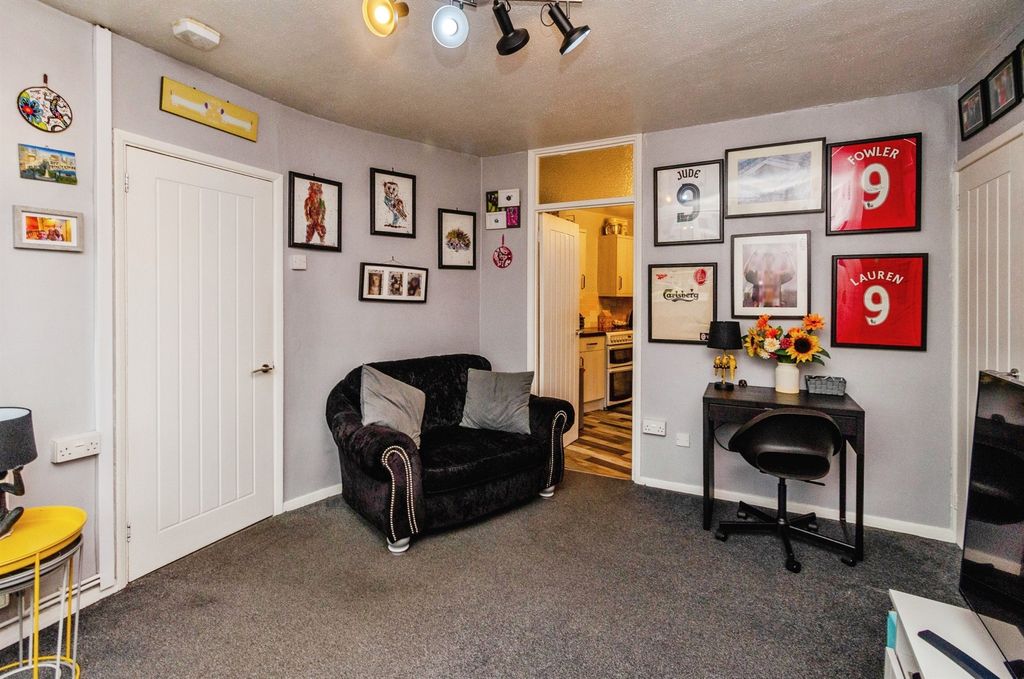 Property photo 3 of 17