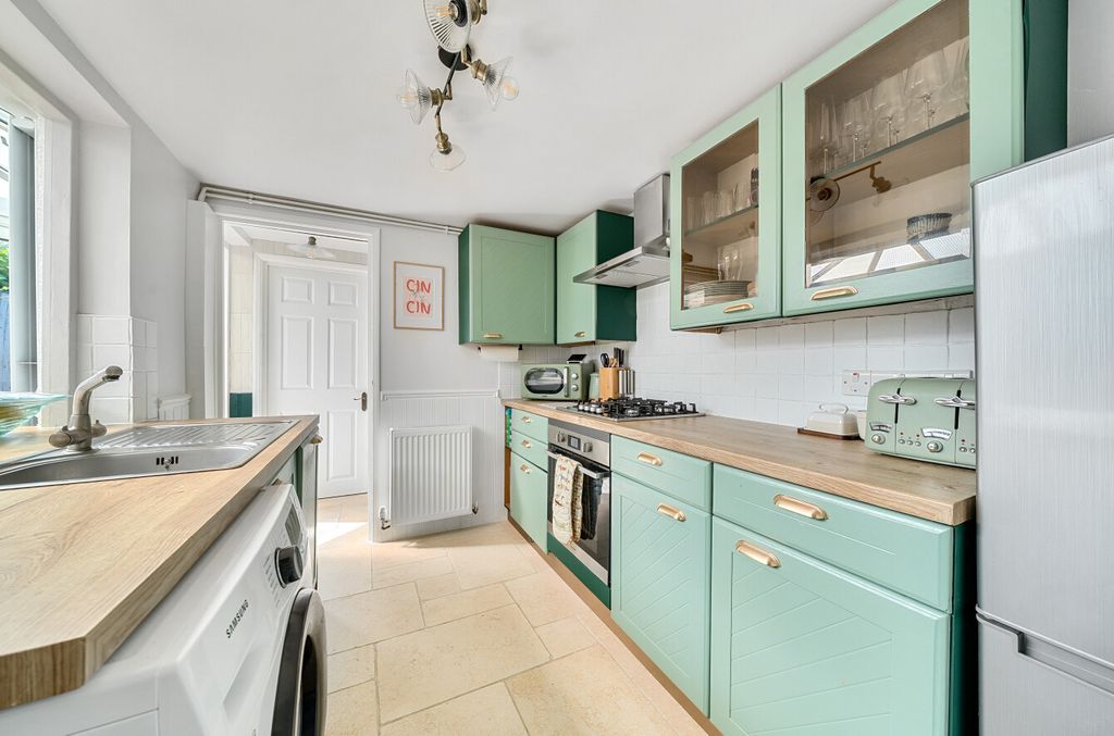 Property photo 1 of 18 1332563-16-6891d8...