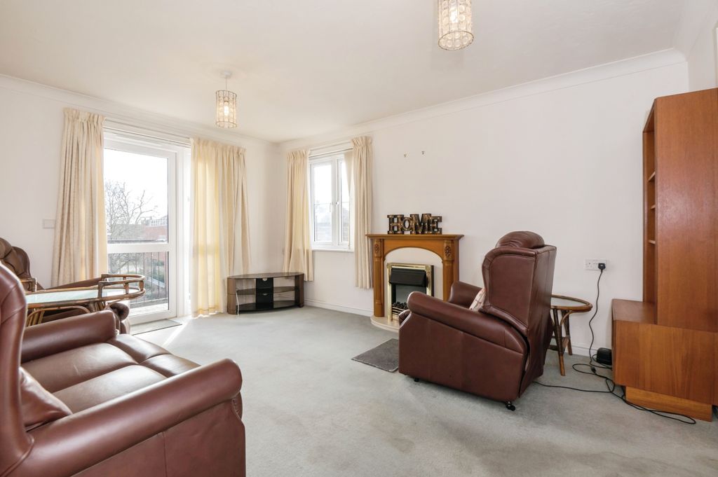 Property photo 2 of 12 Lounge