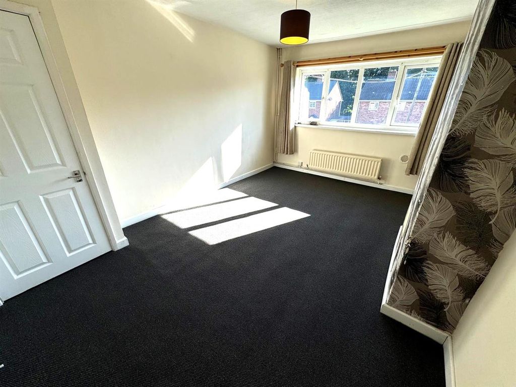 Property photo 3 of 11 Sitting Room Pic 2