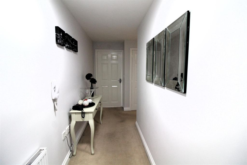 Property photo 3 of 15 Hallway.Jpg