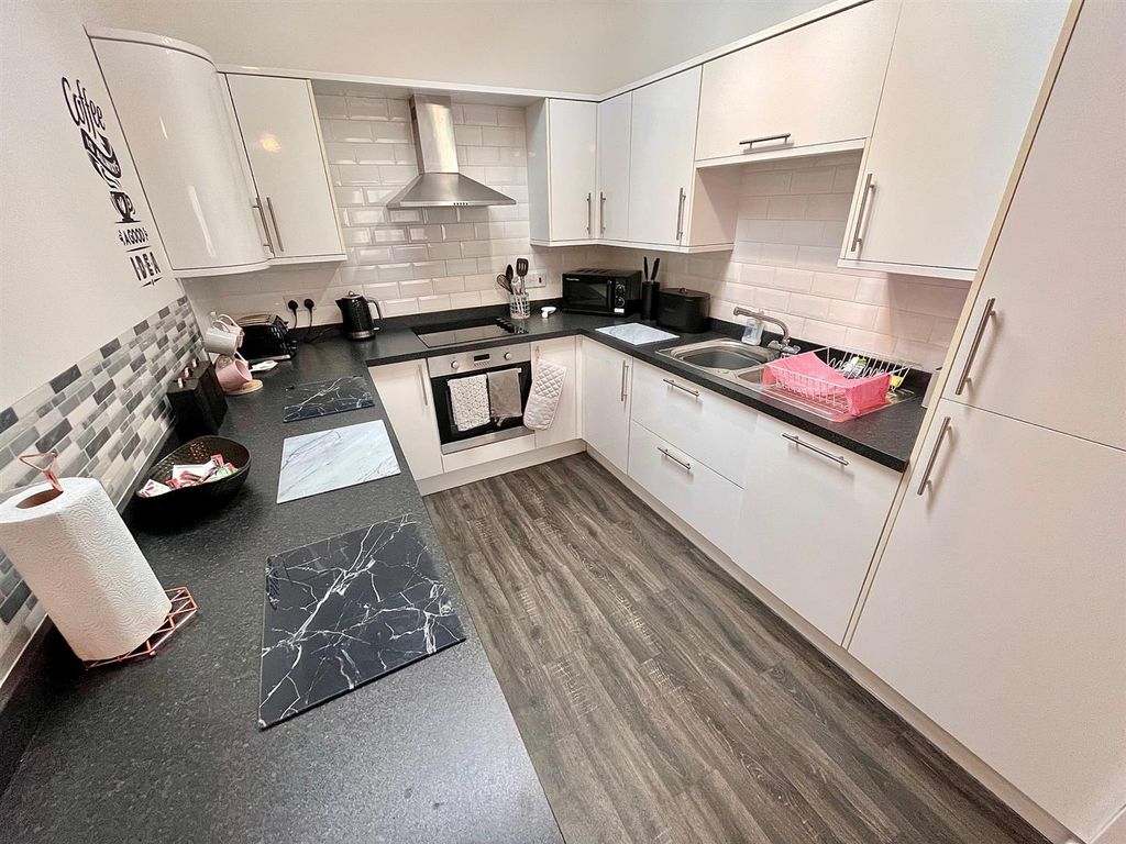 Property photo 3 of 11 Kitchen Area
